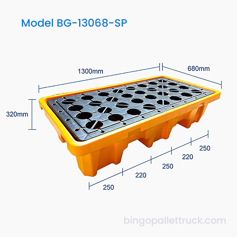 palete de contenção de derramamento de 1300×680mm para armazenamento de produtos químicos em armazém industrial